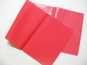 zvětšit obrázek - Nažehlovací záplata textilní  17 x 45cm  jahodově červená