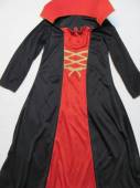 více - 0302 Dlouhé karnevalové šaty černo-červené   5-6 let