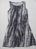 více - 2307 Tílkové šaty šedo-krémový vzor RIVER ISLAND  7-8 let  v.122/128