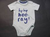 více - 3105 Body zeleno-bílý proužek s modrým nápisem, patentky na rameni  GEORGE   3-6m