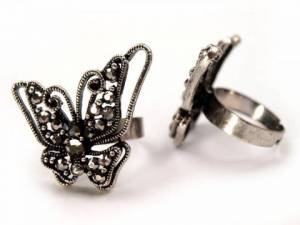 zvětšit obrázek - Velký kovový prsten motýl s kamínky, nastavitelný, stříbrný