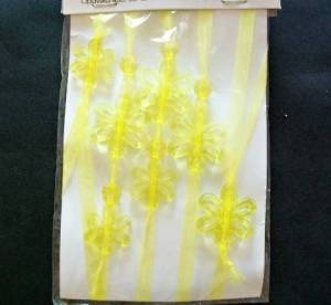 zvětšit obrázek - Girlanda plastové kytičky na organze dl. 140cm  žlutá