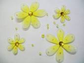 více - Girlanda nylonové květy s kamínky dl. 1m   žlutá