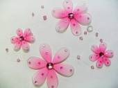 více - Girlanda nylonové květy s kamínky dl. 1m  růžová
