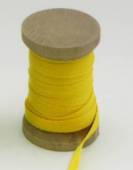 více - Stuha bavl. tkanina š.10mm na dřevěné špulce žlutá  10m