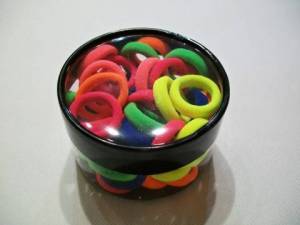 zvětšit obrázek - Malé gumičky v dóze neonový mix  50ks