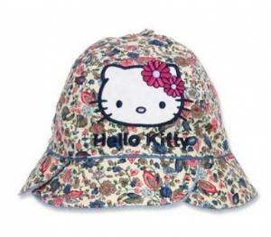 zvětšit obrázek - Plátěný klobouček s gumičkou pod krk květovaný, výšivky Hello Kitty  obvod  48cm