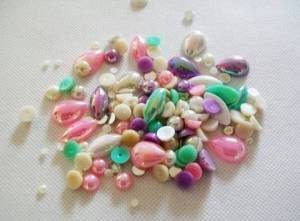 zvětšit obrázek - Plastové perleťové kamínky k nalepení  20g
