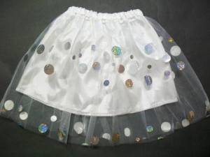 zvětšit obrázek - Tylová sukně bílá se spodničkou, hologramové flitry   cca 3-6 let
