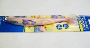 zvětšit obrázek - Měkký zubní kartáček pro první čištění  4 - 24 měs.  ORAL-B  sv.růžový s obr.Disney
