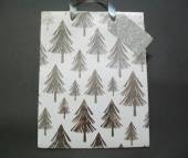 více - Vánoční dárková taška střední, bílá se stříbrnými stromečky  18 x 23 x 10cm