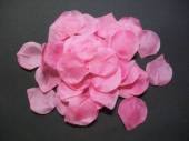 více - Textilní plátky růží k dekoraci růžové   50ks
