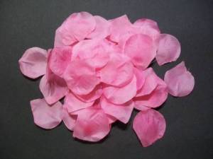 zvětšit obrázek - Textilní plátky růží k dekoraci růžové   50ks