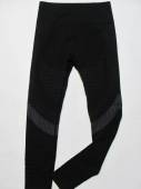 více - 2007 Funkční kalhoty černé s šedým vzorem  cca  11-12 let  v.152