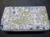 více - 2504 Omyvatelné pouzdro krémové květované  /flíček/   22 x 13 x 6cm