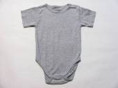 více - 0406 Body šedě žíhané, patentky na rameni  cca 18-24m 